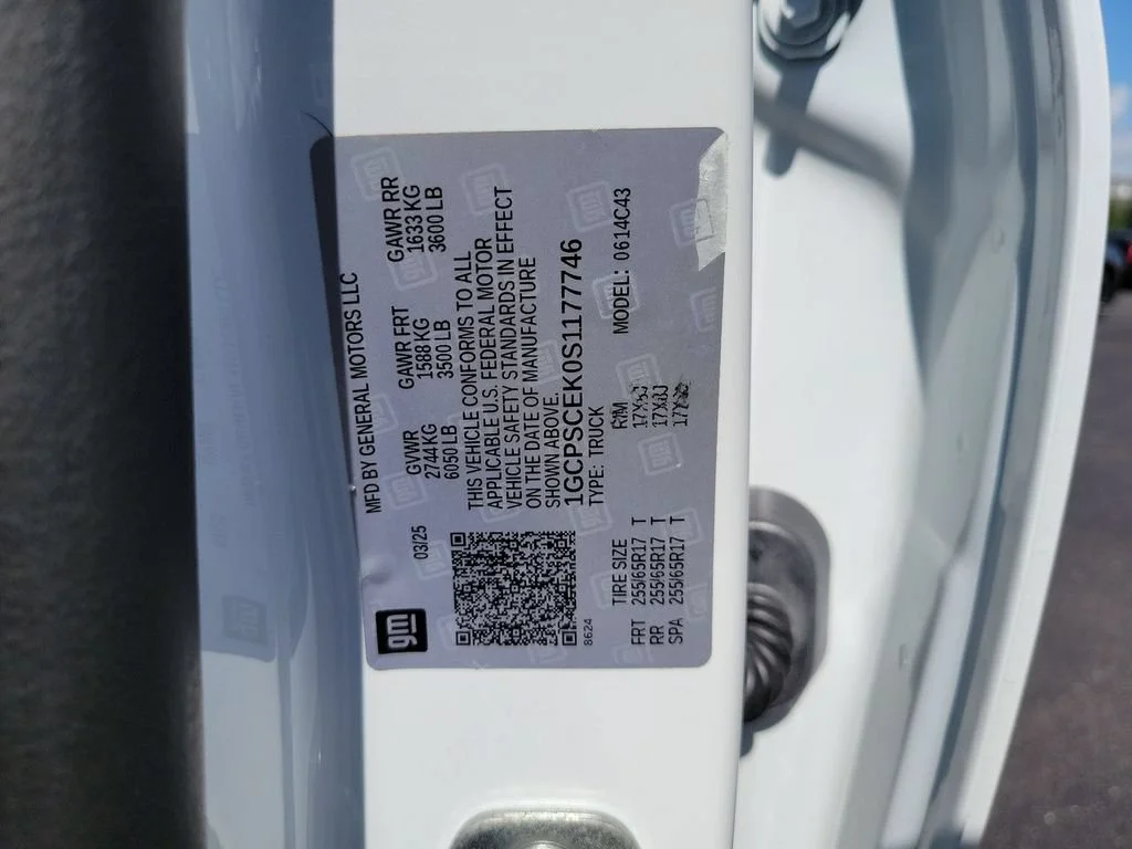 Certified Used 2025 Summit White Chevrolet WT/LT image 34