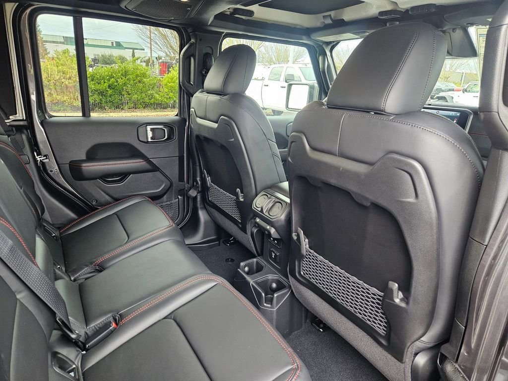 New 2026 Granite Crystal Metallic Clear-Coat Exterior Paint Jeep Rubicon X image 38