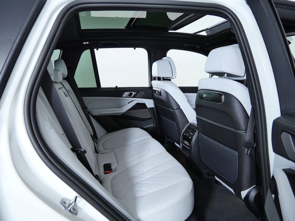 New 2026 Alpine White BMW xDrive40i image 22