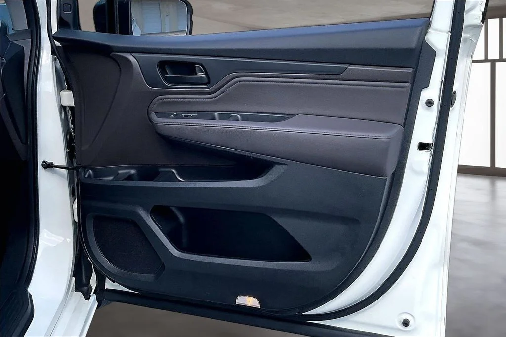 Used 2019 White Honda Touring image 29