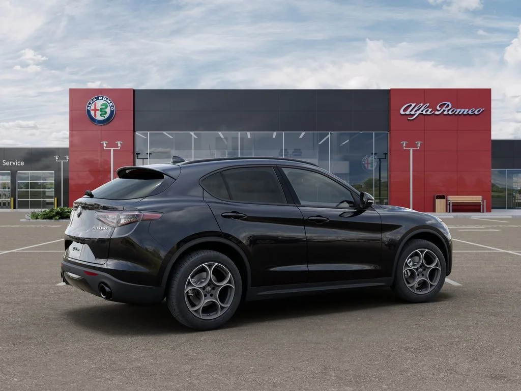 New 2025 Vulcano Black Metallic Exterior Paint Alfa Romeo Base image 4
