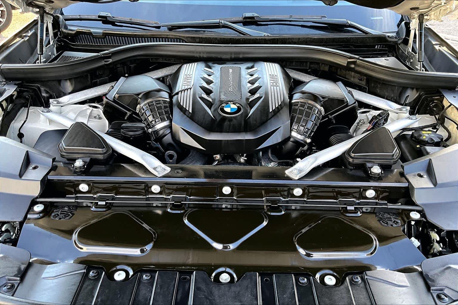 Used 2020 Mineral White Metallic BMW M50i image 32
