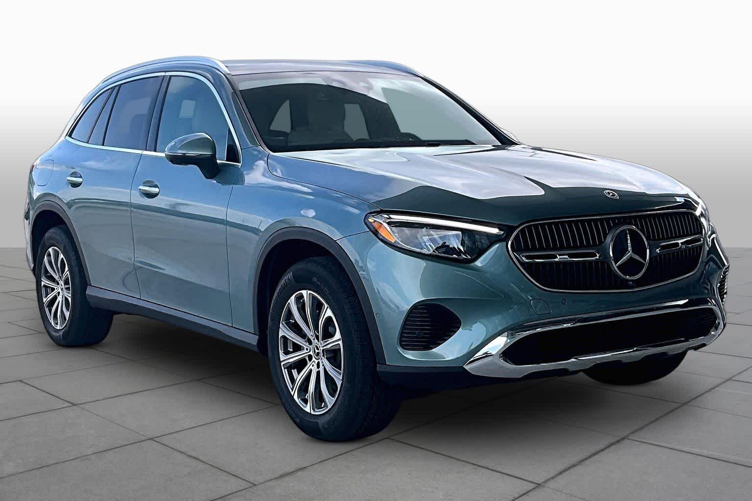 Used 2026 Verde Silver Metallic Mercedes-Benz GLC 300 image 3
