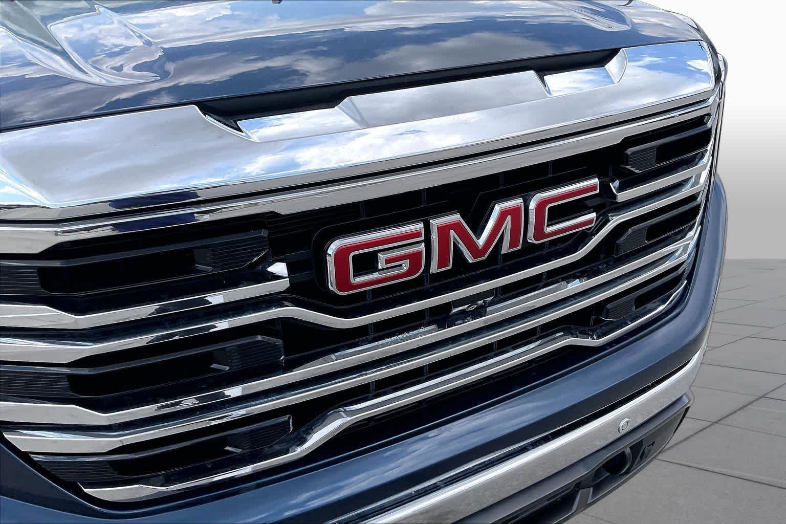 Used 2023 PACIFIC BLUE METALLIC GMC SLT image 29