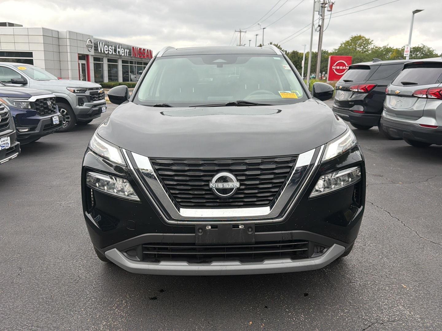 Used 2023 Super Black Nissan SV image 2
