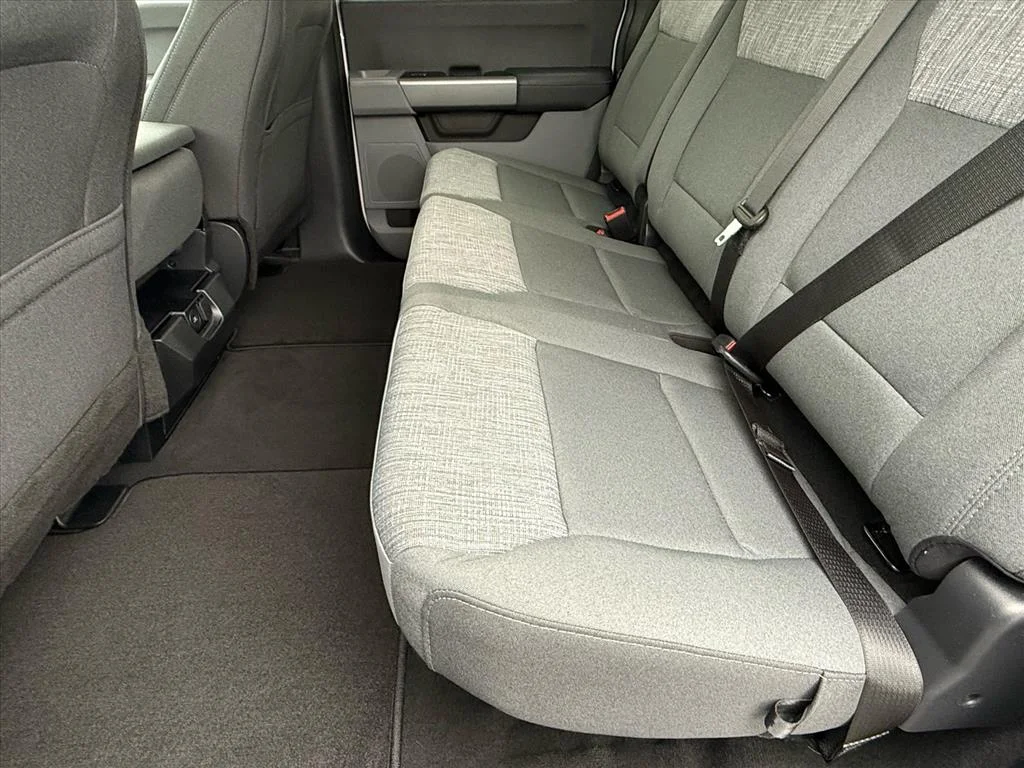 New 2026 Oxford White Ford F-250® XLT image 6