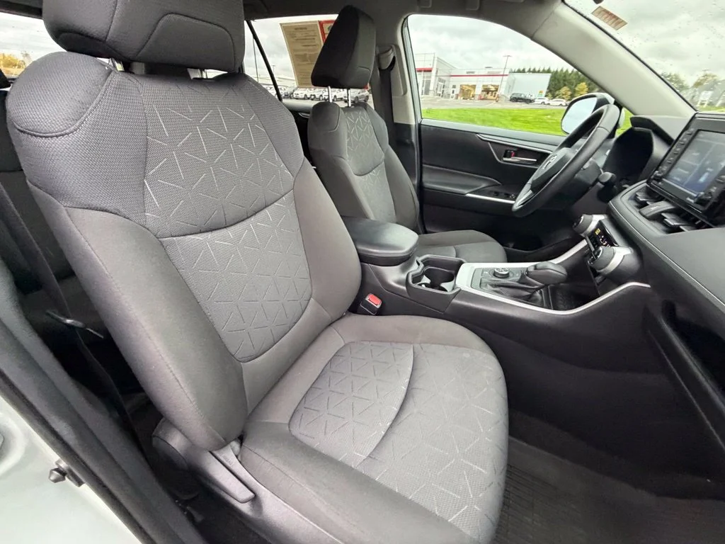 Used 2021  Toyota XLE image 32