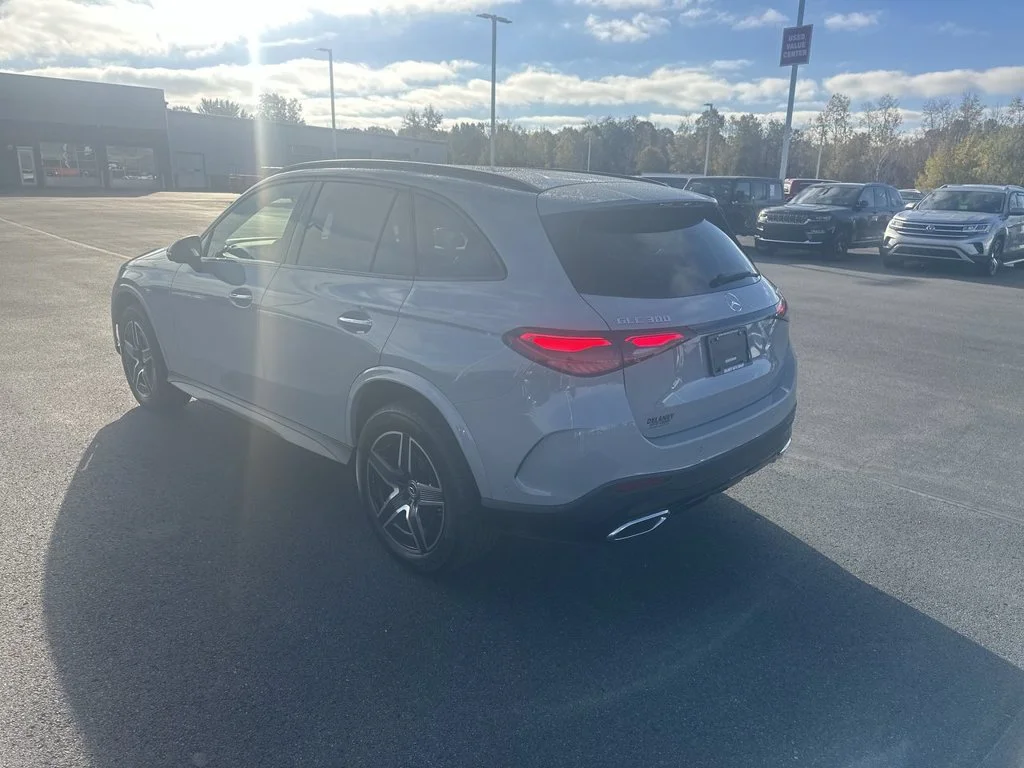 Used 2026  Mercedes-Benz GLC 300 image 6