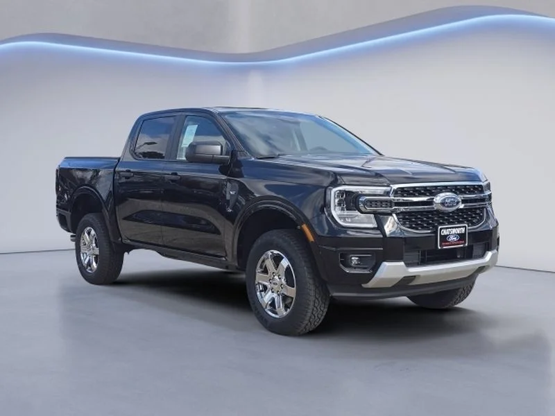 New 2025 Shadow Black Ford XLT image 2