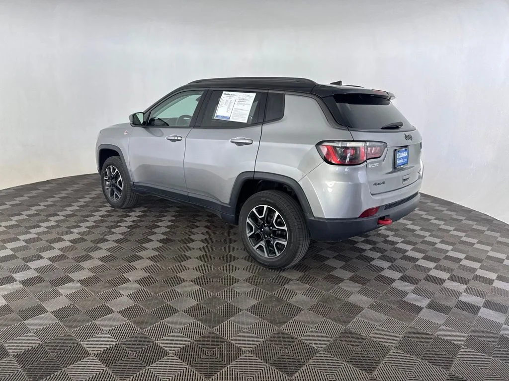 Used 2019 Silver Jeep Trailhawk image 7