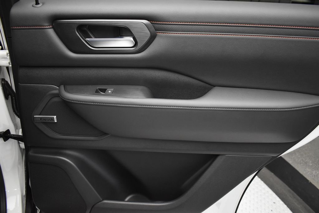 New 2026 Aspen White TriCoat / Super Black Two-tone Nissan PRO-4X® image 31