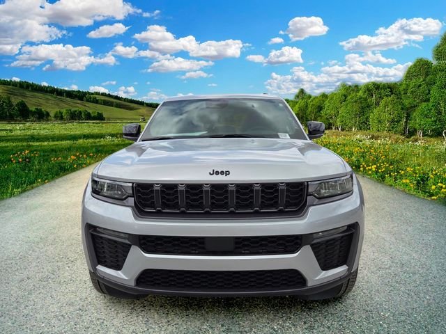 New 2026 Silver Zynith Exterior Paint Jeep Limited image 8
