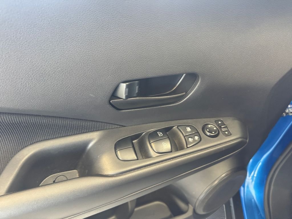 Used 2025 Blue Nissan S image 11