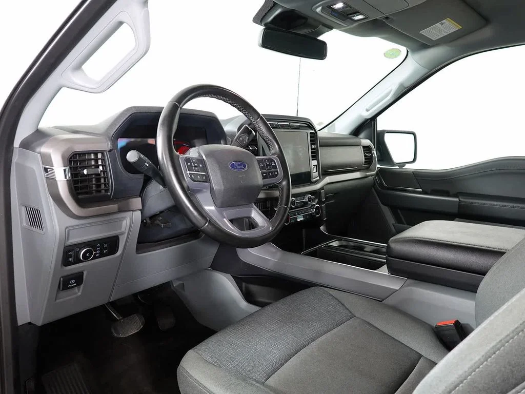 Used 2024 Oxford White Ford XLT image 10