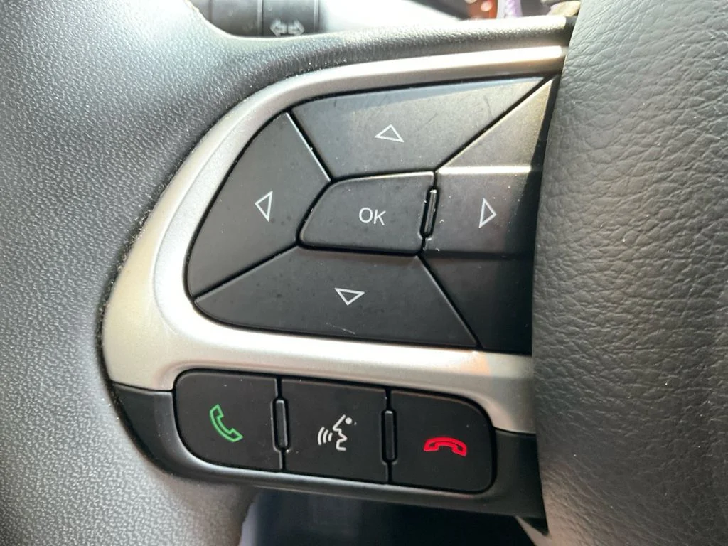 Used 2021 Black Jeep Latitude image 32