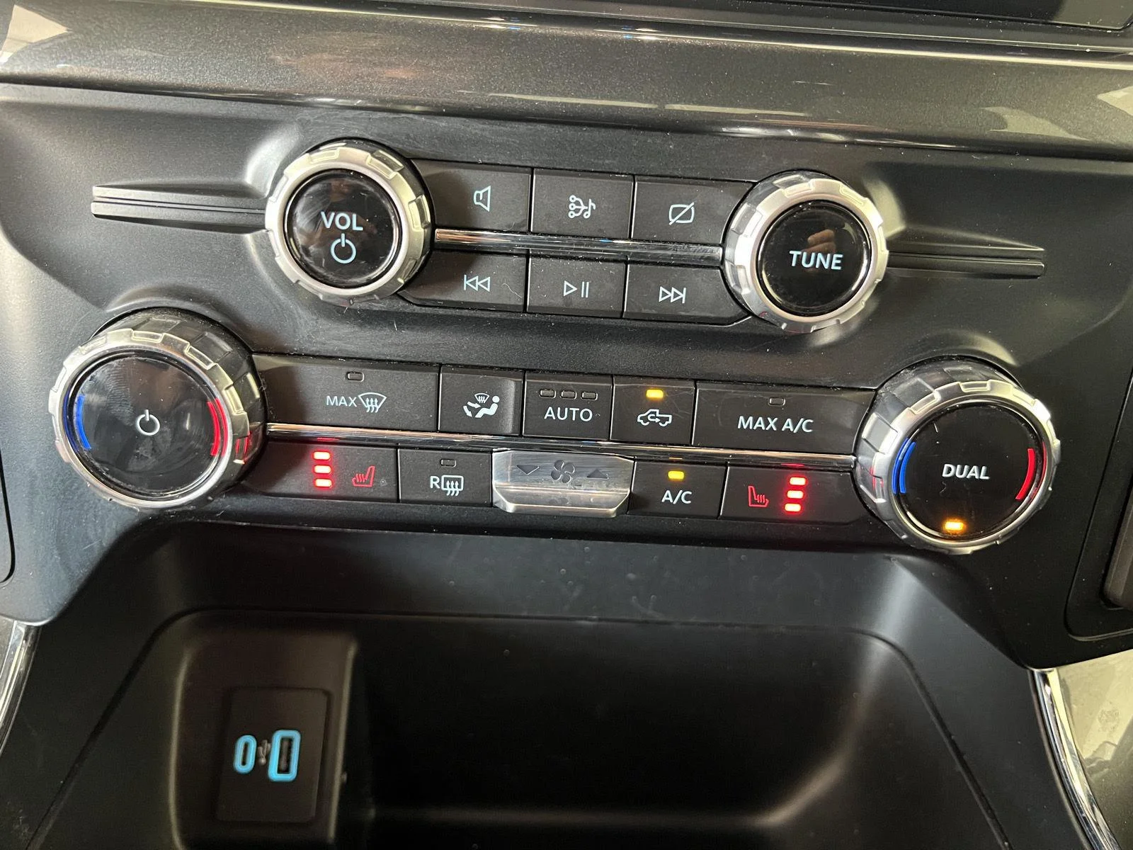 Used 2022  Ford XL image 14