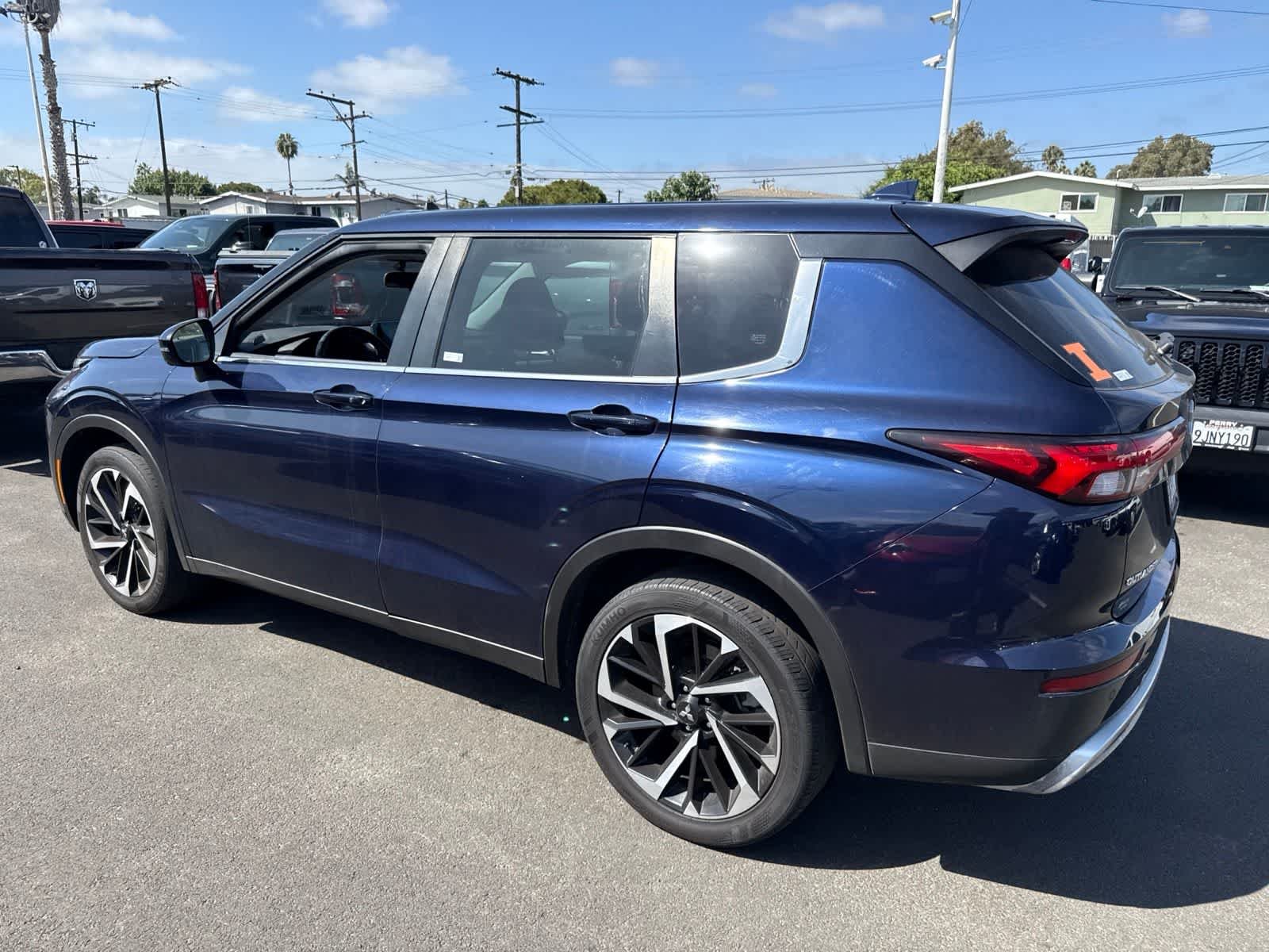 Used 2023 Cosmic Blue Metallic Mitsubishi SE image 21