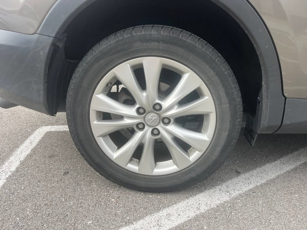 Used 2015 Pyrite Mica Toyota Limited image 12