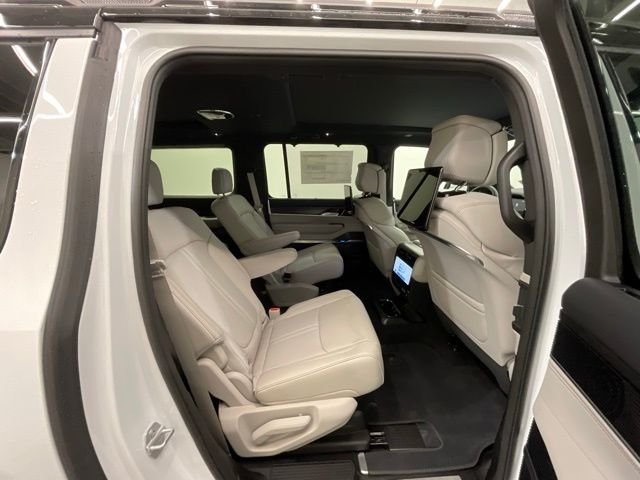 New 2026 Bright White Clear-Coat Exterior Paint Jeep Summit Obsidian image 26