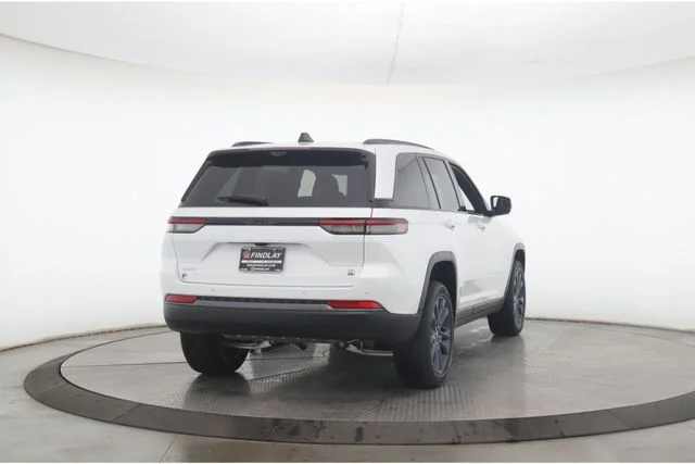 New 2026 Bright White Clear-Coat Exterior Paint Jeep  image 7