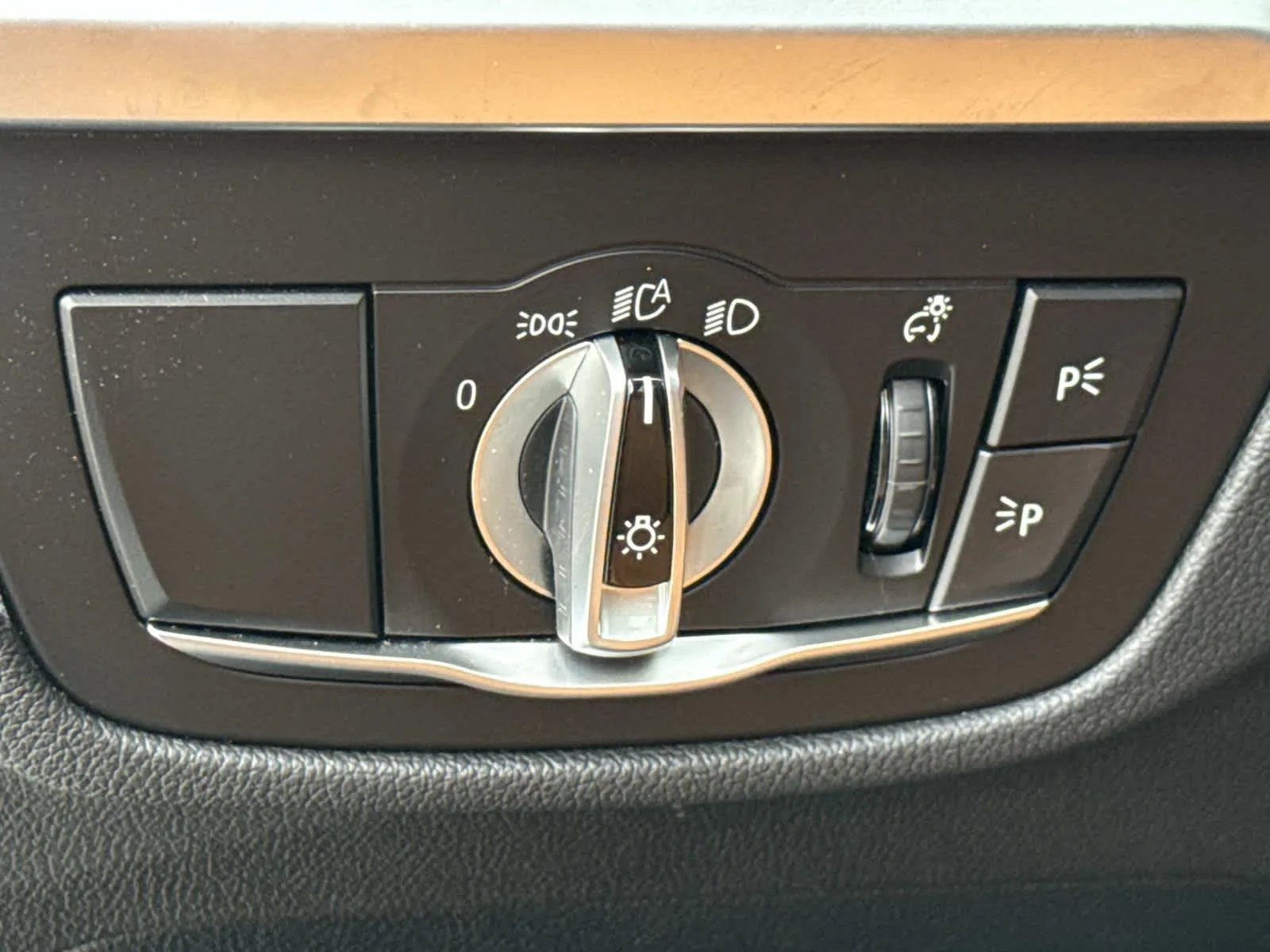 Used 2024 Dark Graphite Metallic BMW xDrive30i image 40