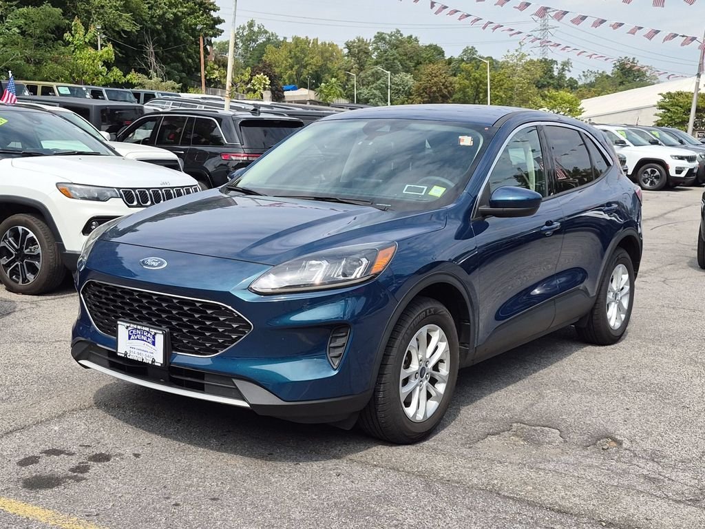 Used 2020 Green Ford SE image 1