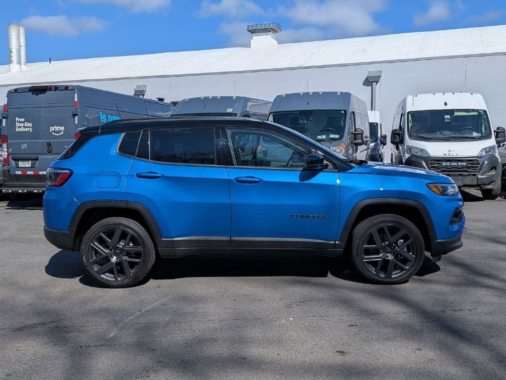 New 2026 Hydro Blue Pearl-Coat Exterior Paint Jeep Limited image 2