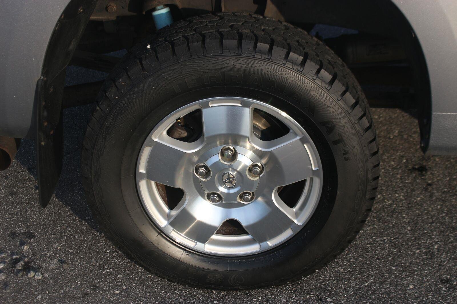 Used 2013 Silver Toyota Double Cab 5.7L FFV V8 6-Spd AT (Natl) image 38