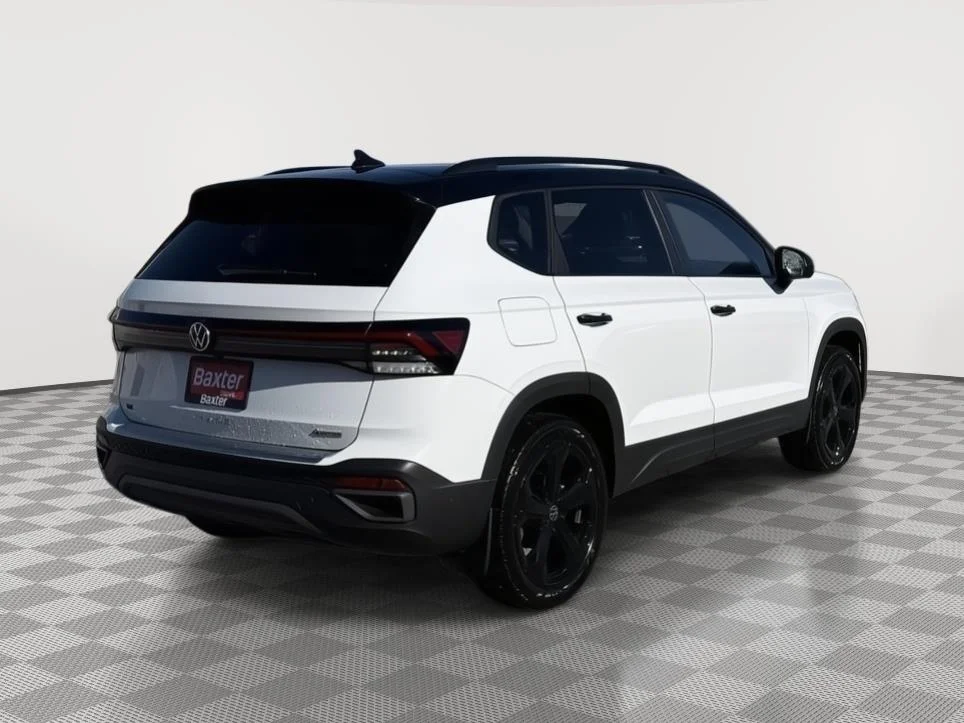New 2026 Pure White w/Deep Black Roof Volkswagen SE Black image 3