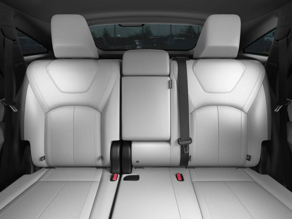 New 2027 2T RAD WHT INFINITI SPORT image 8