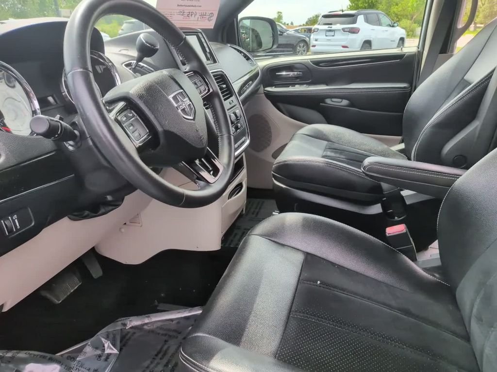 Used 2018 White Dodge SXT image 17