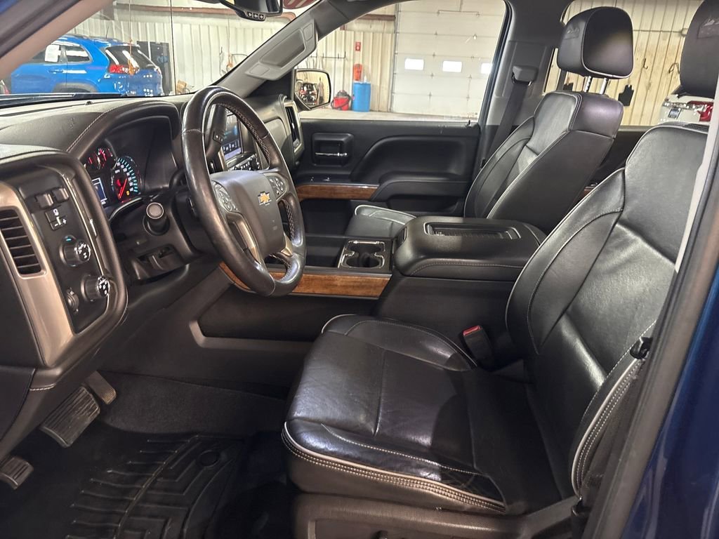 Used 2017 DEEP OCEAN BLUE METALLIC Chevrolet High Country image 14