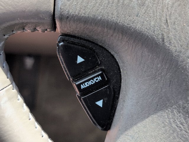 Used 2001 White Honda EX-L image 20