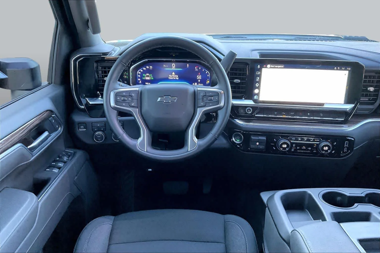 Used 2025 Summit White Chevrolet LT image 4