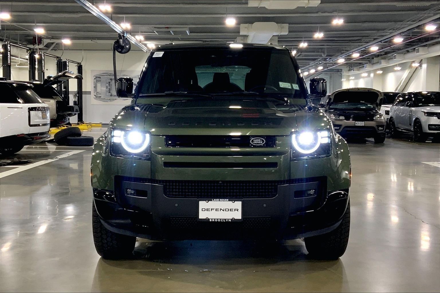 Used 2026 Woolstone Green Metallic Land Rover X-Dynamic SE image 2