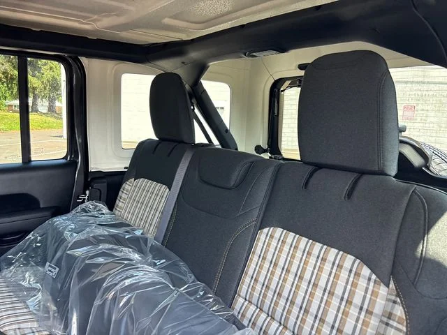 New 2026 Granite Crystal Metallic Clear-Coat Exterior Paint Jeep 85th Anniversary Edition image 8
