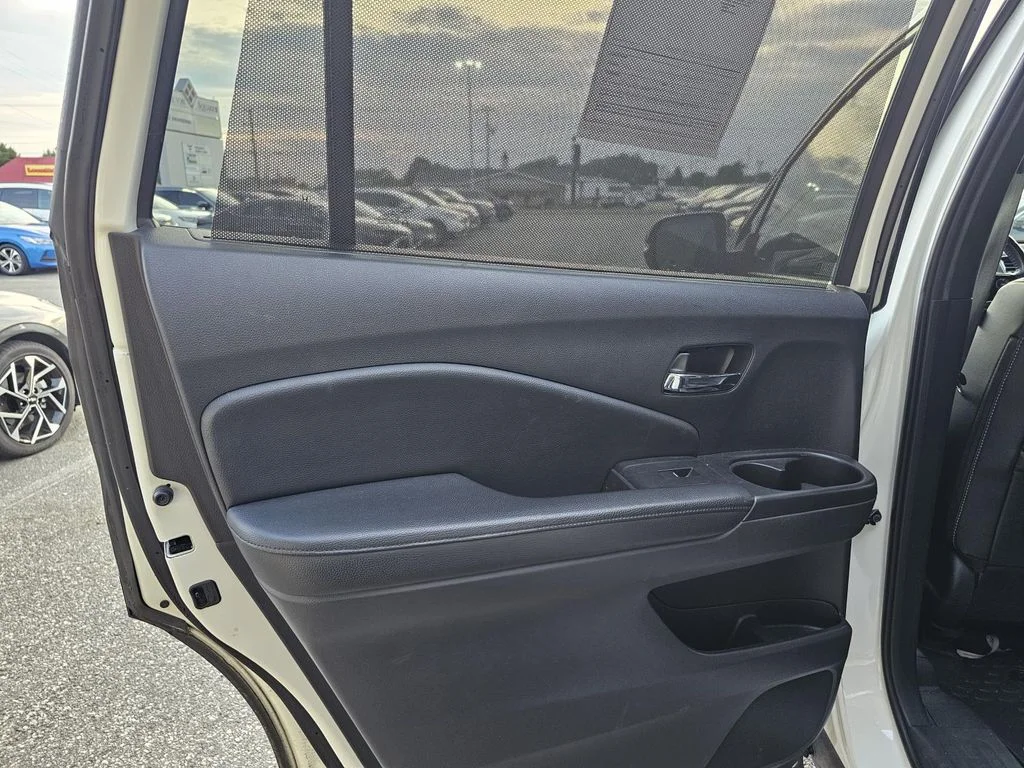 Used 2019 White Honda Touring image 12
