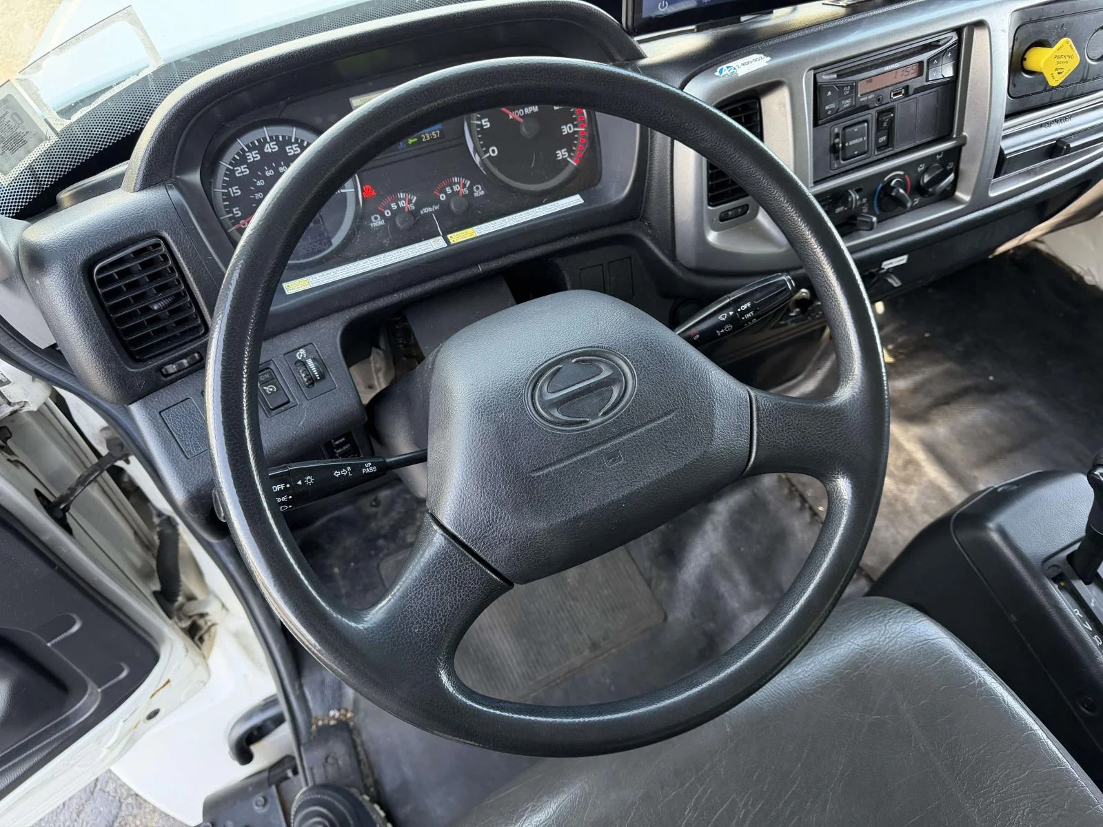 Used 2016 White Hino 268 image 15