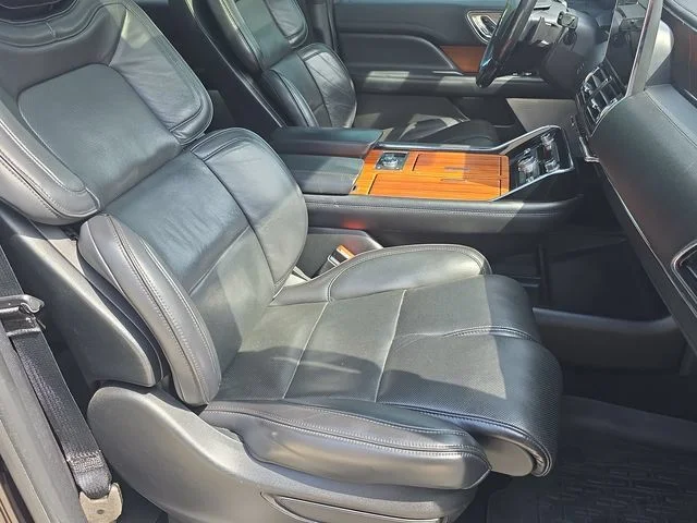 Used 2019 Black Metallic Lincoln Reserve image 38