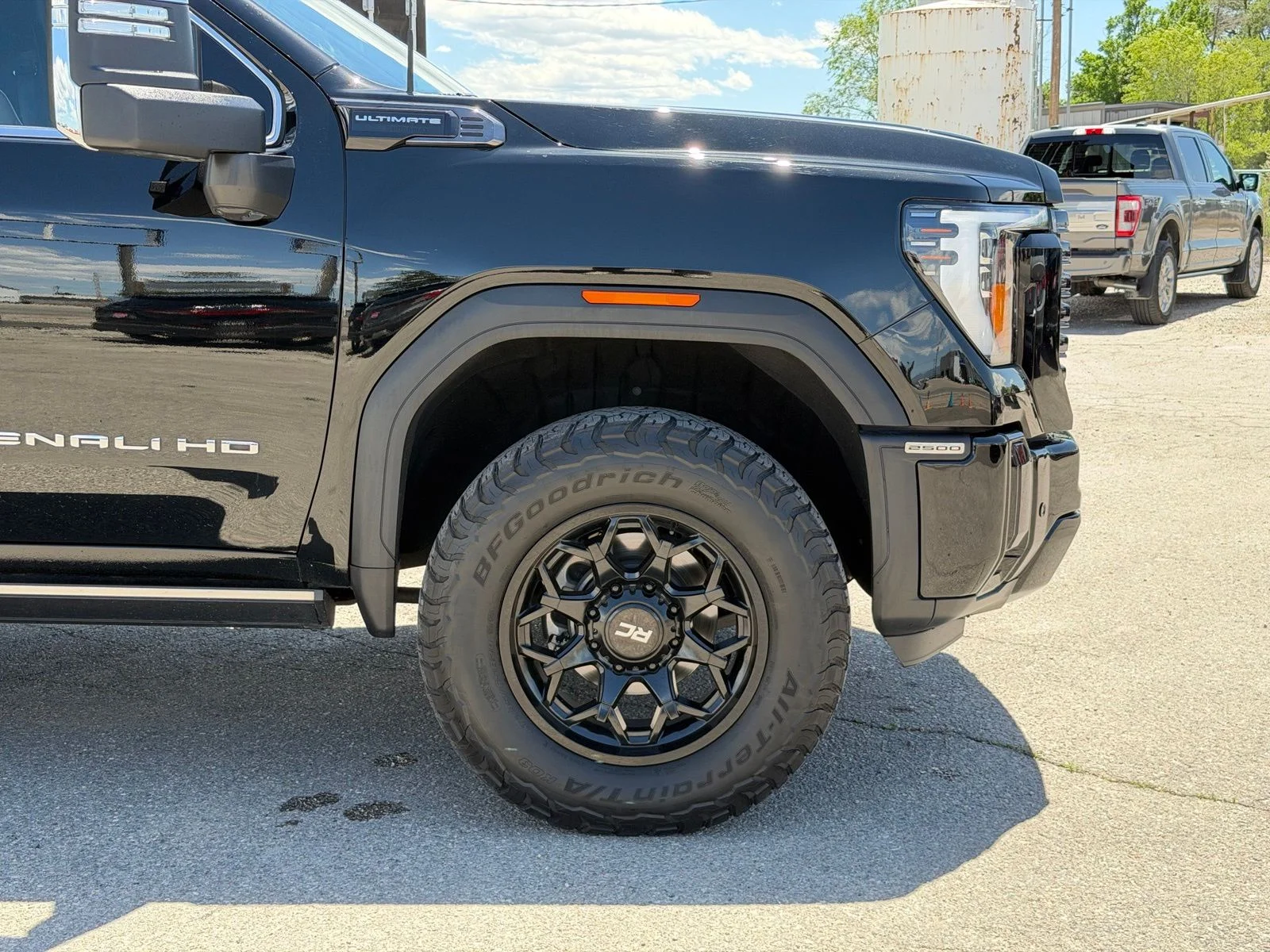 Used 2025 Black GMC Denali Ultimate image 4