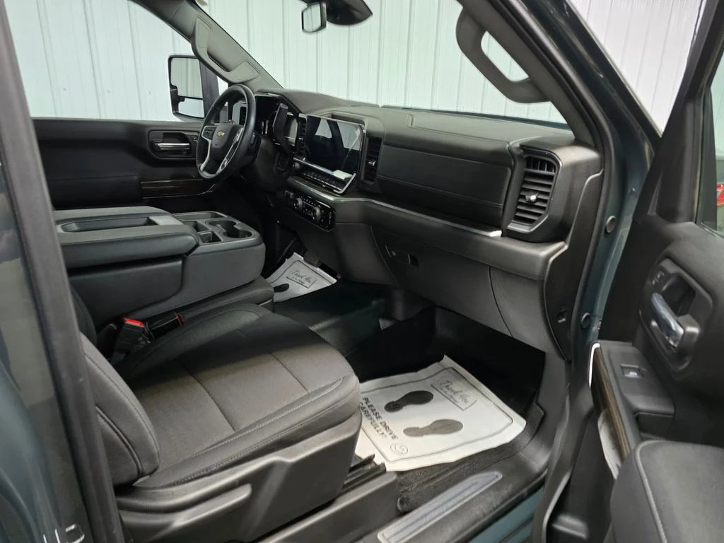 Used 2025 Gray Chevrolet LT image 17