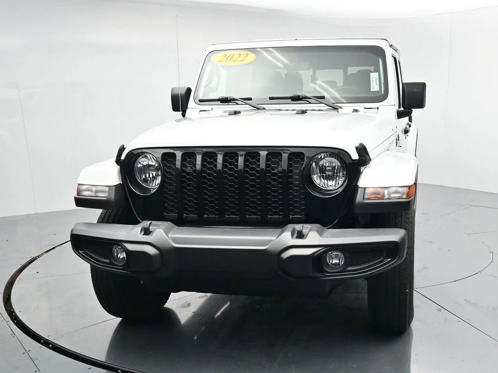 Used 2022 White Jeep Sport image 2