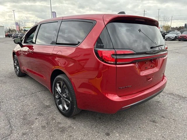 New 2026 Red Hot Pearl-Coat Exterior Paint Chrysler Select image 5