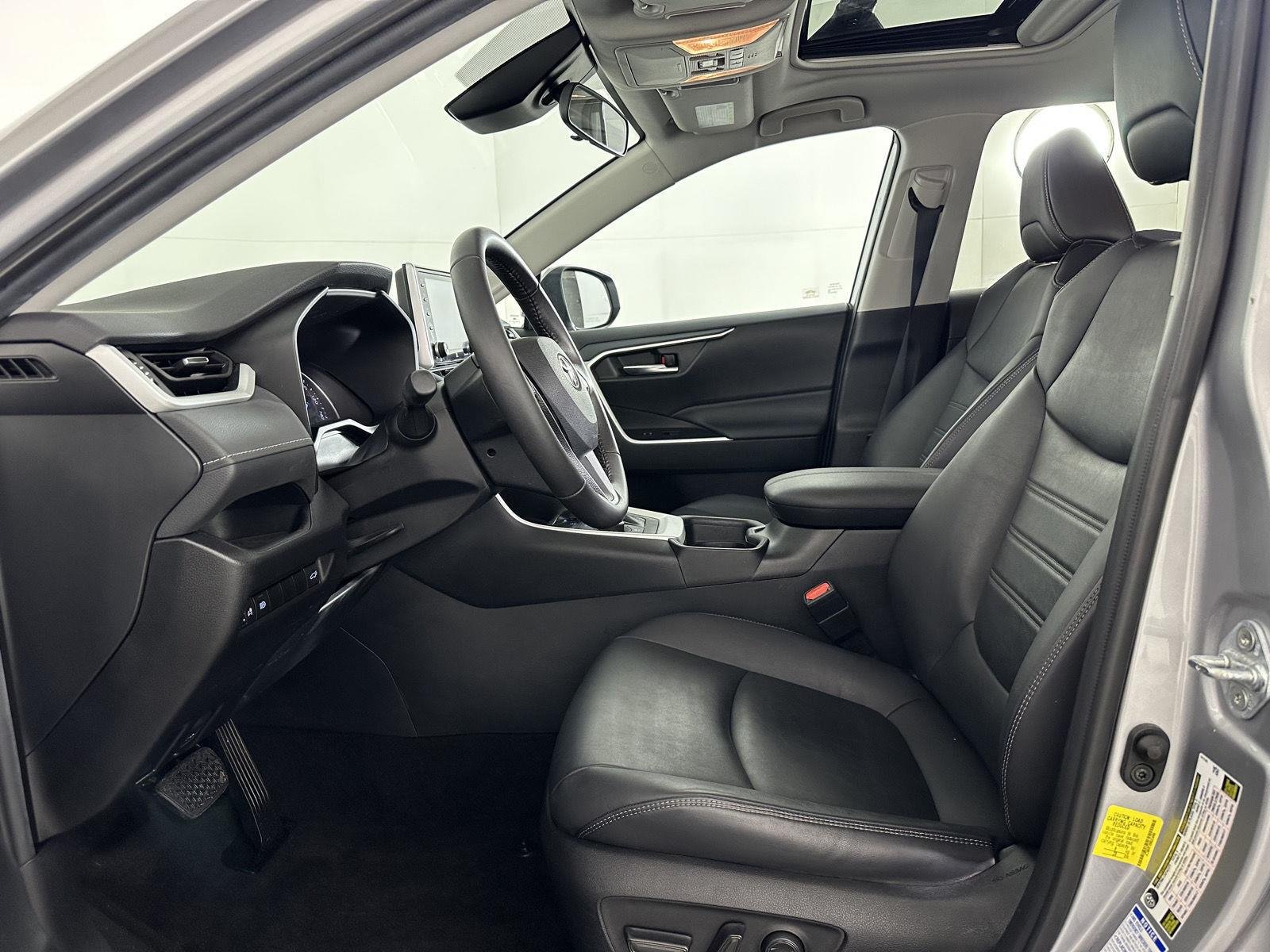 Used 2021 Silver Sky Metallic Toyota XLE Premium image 21