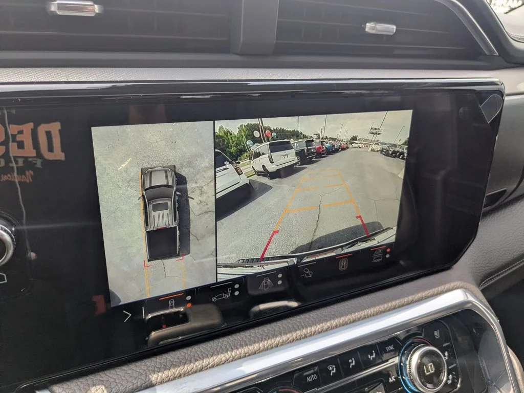 Used 2025 White Frost Tricoat GMC Denali image 18