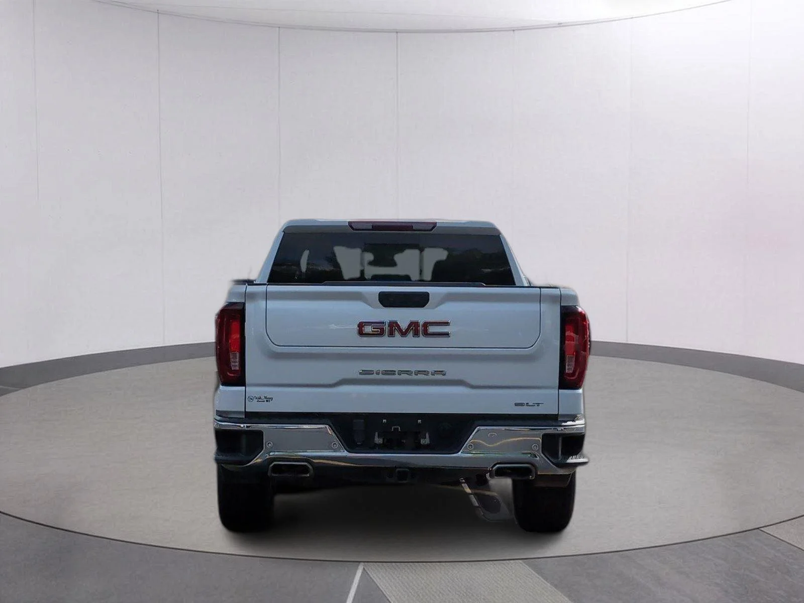 Used 2022 White Frost Tricoat GMC SLT image 4