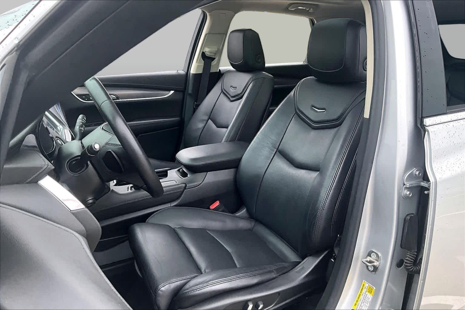 Pre-Owned 2017 Cadillac XT5 Luxury FWD