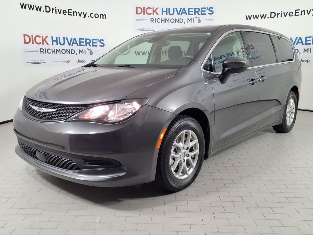 2023 Chrysler Voyager LX