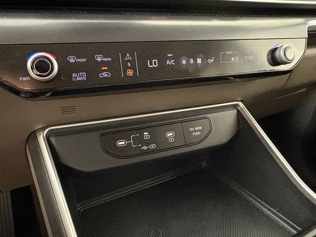 Used 2025 White Kia LXS image 31