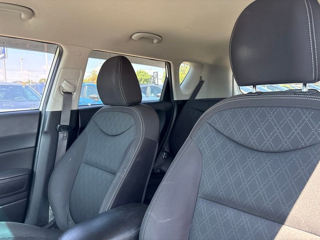 Used 2016 White Kia Base image 4